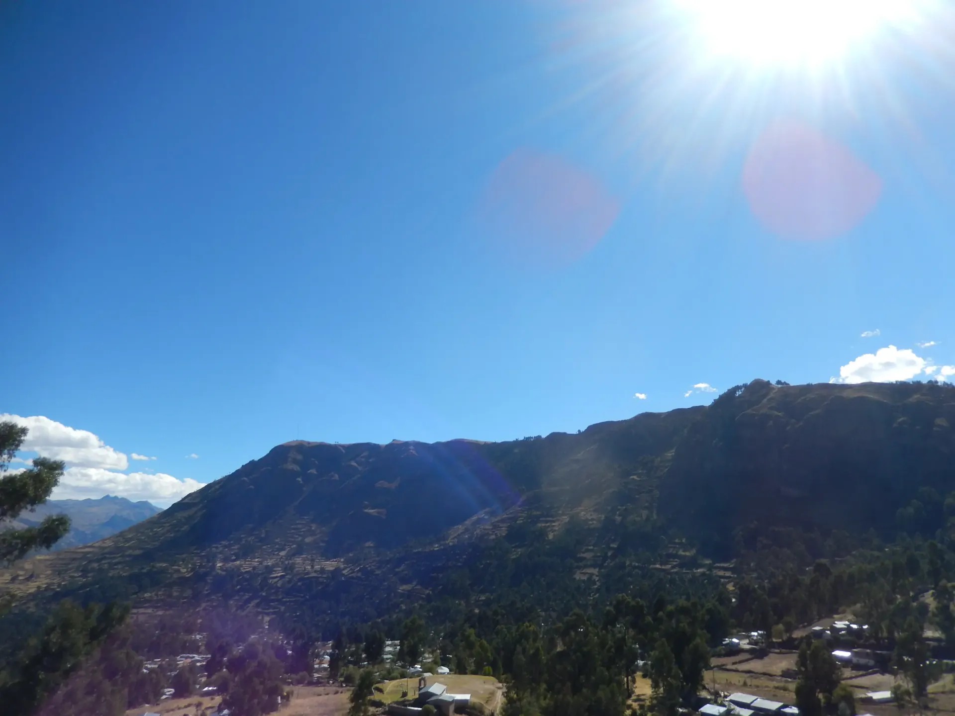 Vista panorámica de Pomabamba con campos de cultivo andinos