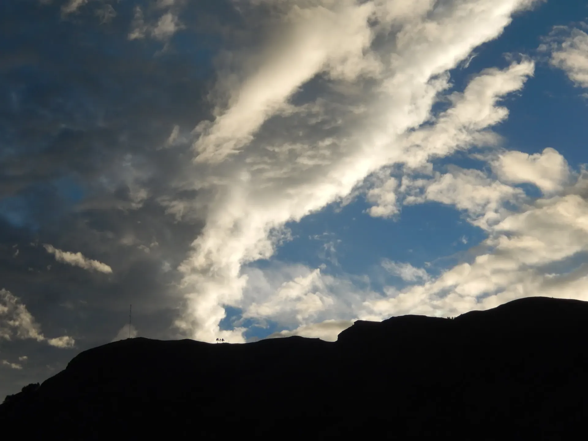 Cordillera andina y paisajes del distrito